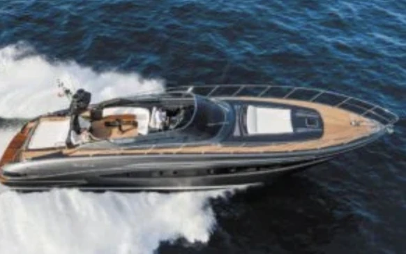 Noleggiare una Riva Riva 68' a Saint-Tropez