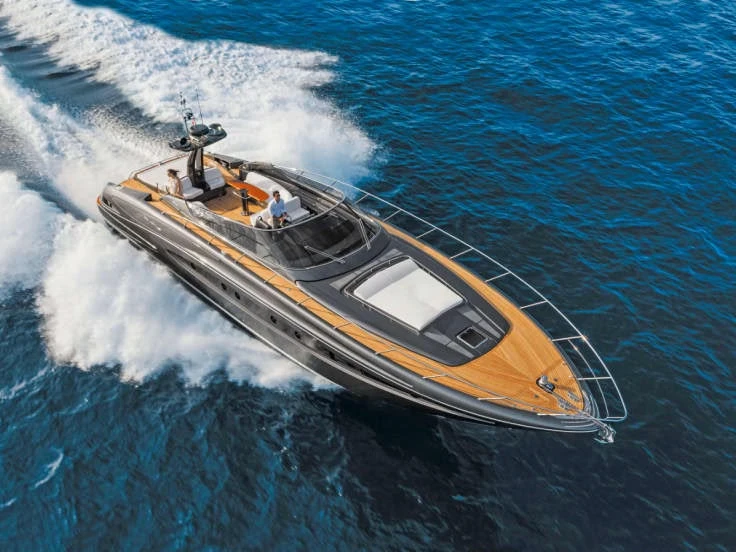 Noleggio Yacht di lusso Riva con patente nautica