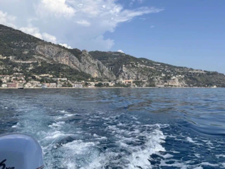 Noleggio Barca a motore con o senza skipper Whaly a Francia