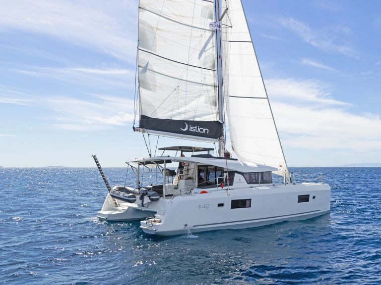 Catamarano a noleggio a Paros (Isola) al miglior prezzo
