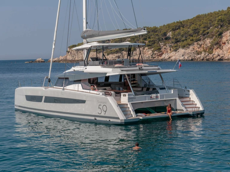 Noleggio Yacht di lusso Fountaine Pajot con patente nautica