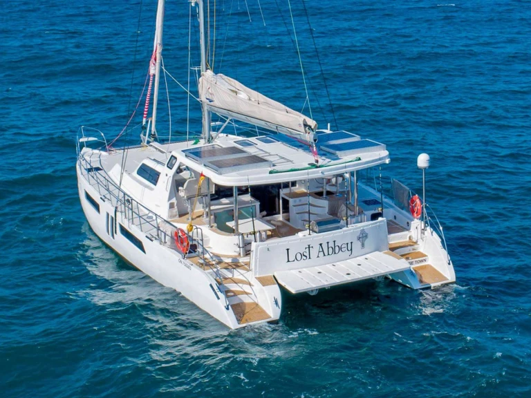 Yacht di lusso a noleggio a Saint Thomas Island al miglior prezzo