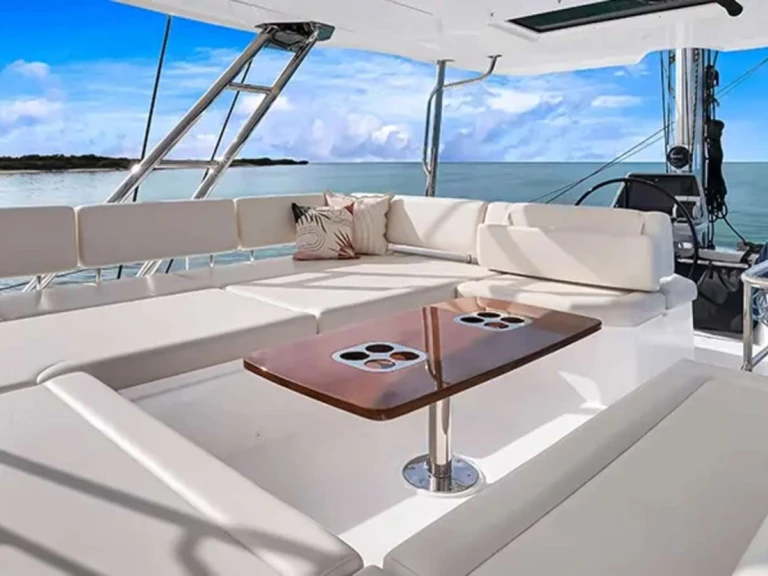 Noleggio Yacht di lusso Aquila con patente nautica