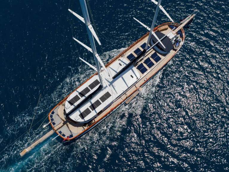 Noleggio Yacht di lusso Custom con patente nautica