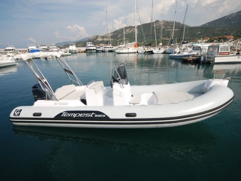 Gommone a noleggio a Calvi al miglior prezzo