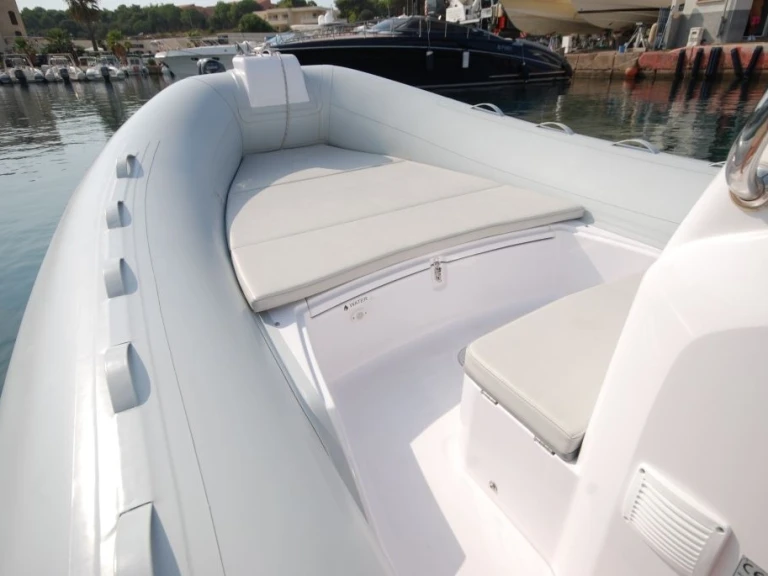 Noleggio Gommone a Calvi – Capelli Tempest 630