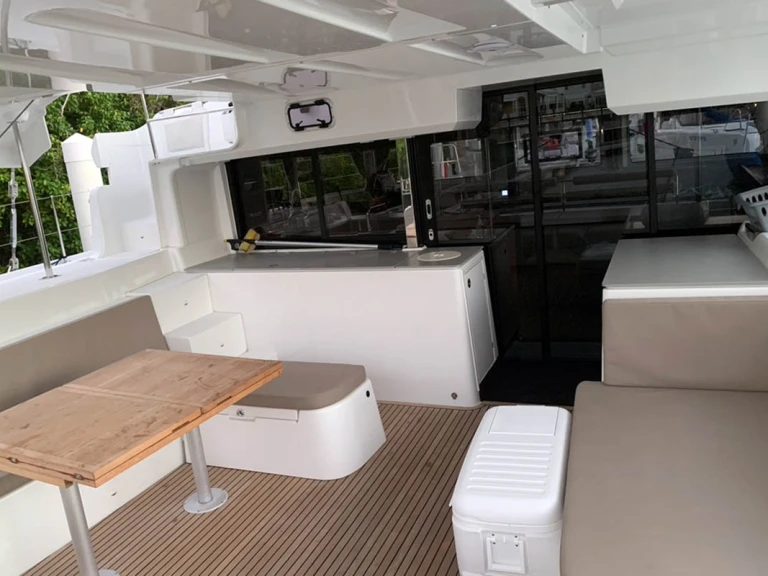 Catamarano a noleggio a Parham Town al miglior prezzo