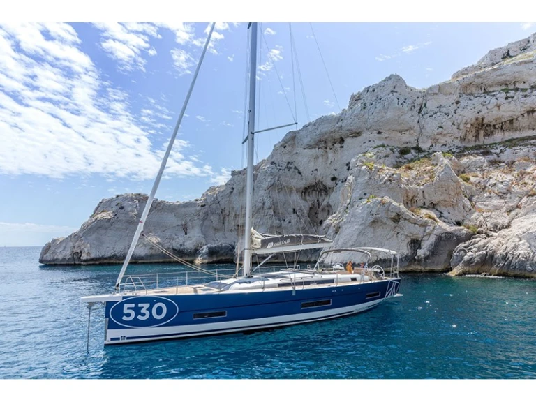 Dufour Dufour 530 da affittare a  Lávrio