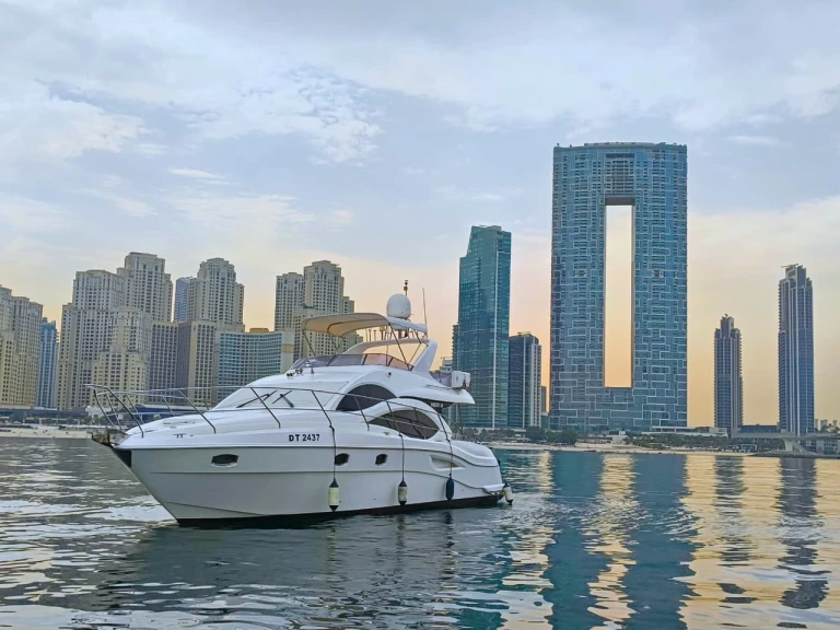 Noleggio Barca a motore a Dubai Marina – Majesty Yachts Mejesty 50
