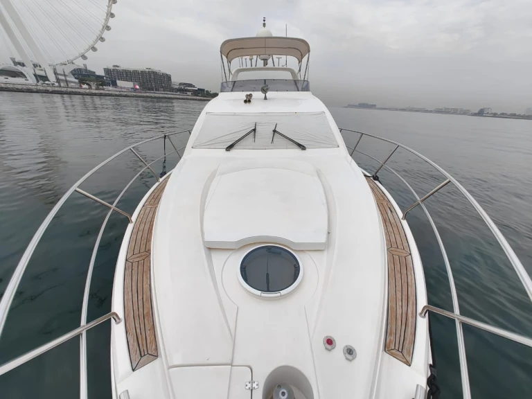 Noleggio Barca a motore Majesty Yachts con patente nautica
