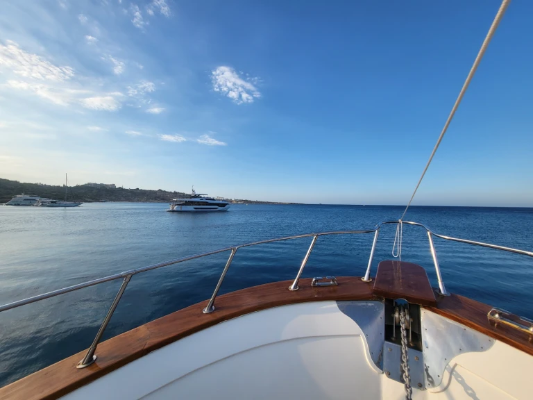 Noleggio Barca a motore Custom Made con patente nautica