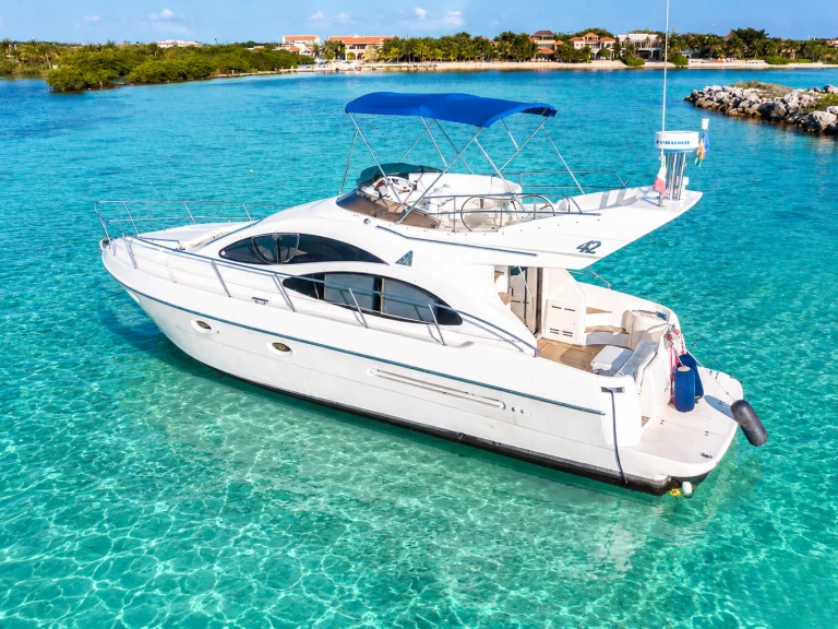Custom Made custom da affittare a  Puerto Aventuras