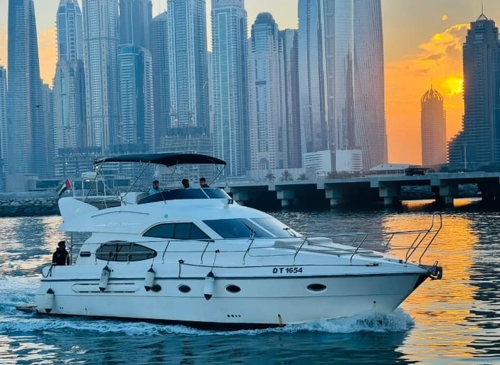 Noleggiare una Al Shaali Marine AS 50 a Dubai Marina
