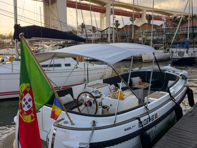 Noleggio Barca a motore con o senza skipper Maril a Lisbona