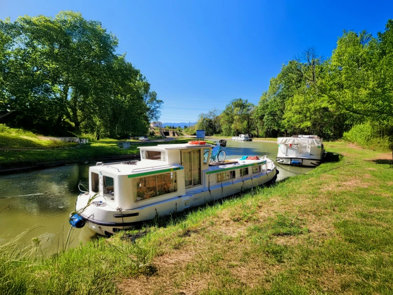 Houseboat a noleggio a Glénac al miglior prezzo