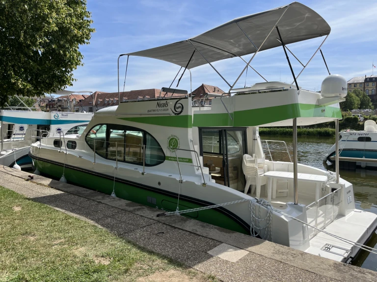 Noleggiare una Nicols Yacht Nicols Quattro Fly C Green a Saverne