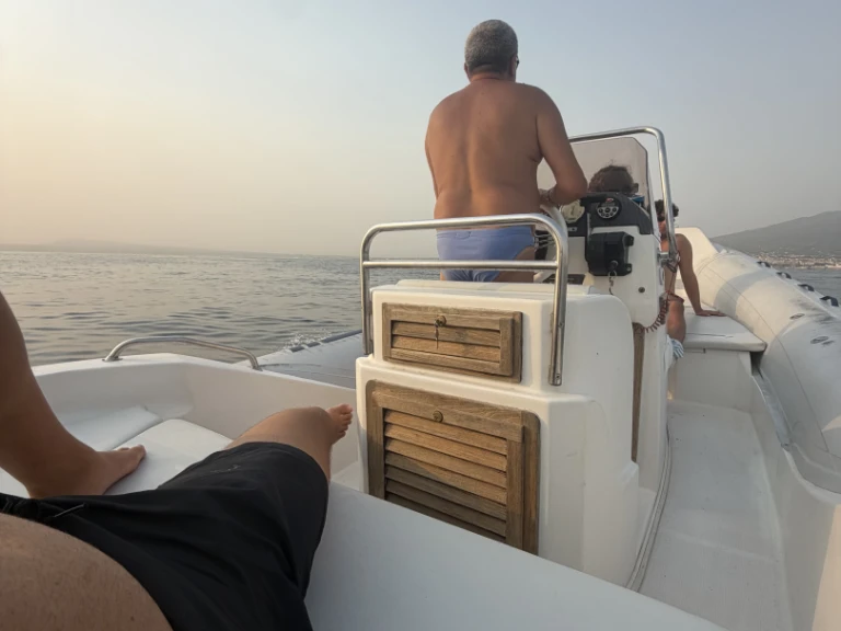 Noleggiare una Sacs Sacs S 680 a Porto di Torre del Greco