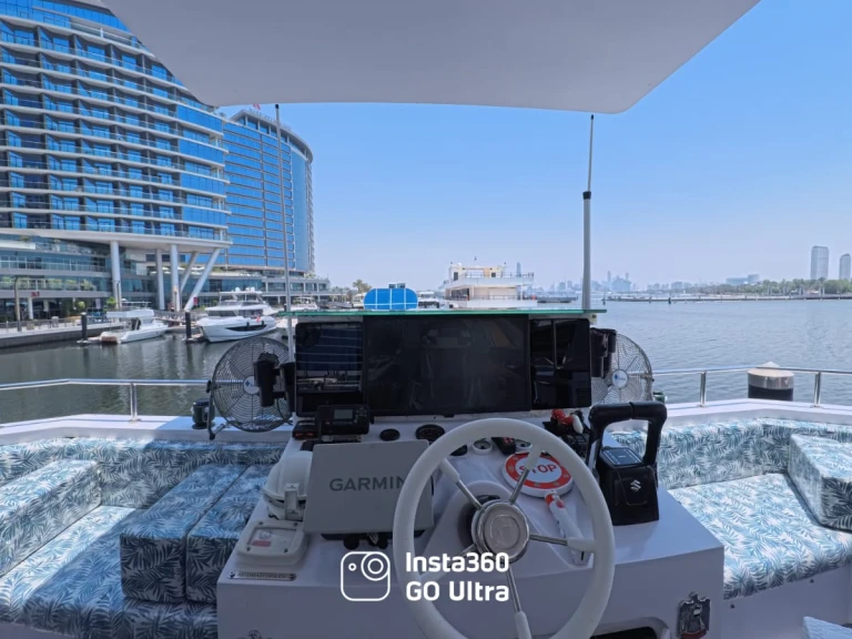 Noleggio Barca a motore a Dubai Marina – 101 Marine 101