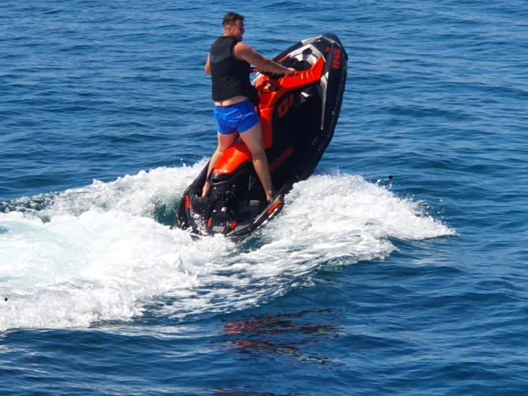 Noleggio Barca a motore con o senza skipper Doqueve a Marbella