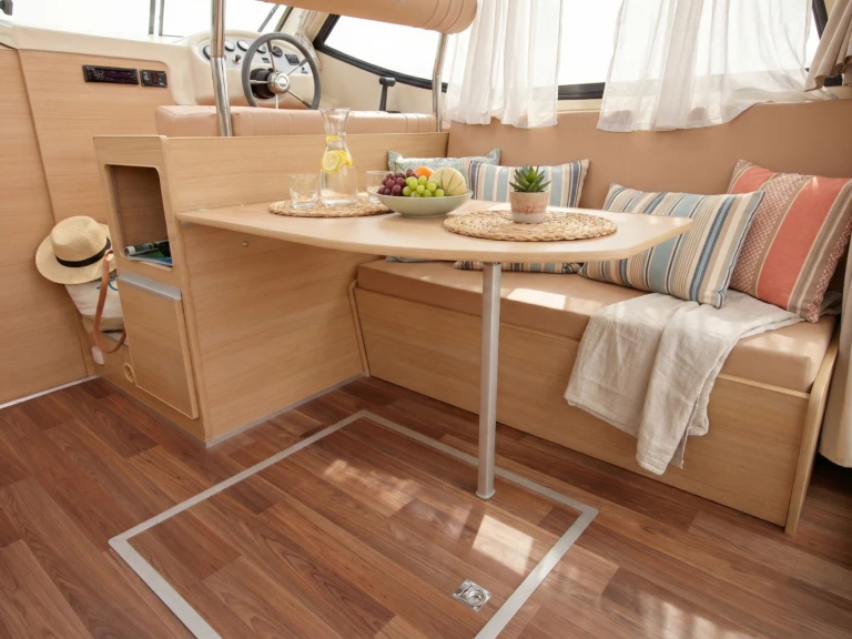Noleggiare una Nicols Yacht Nicols Sedan Primo a Bellegarde