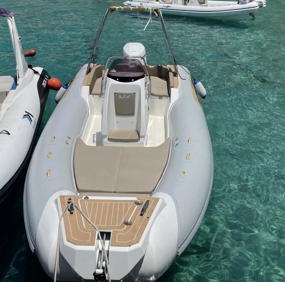 Noleggiare una Nautilus GT SixFive a Villaggio San Teodoro