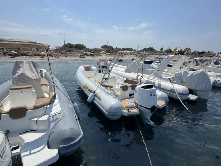 Noleggio Gommone a Villaggio San Teodoro – Nautilus GT SixFive