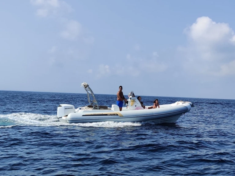 Noleggio Gommone con o senza skipper Nautilus a Villaggio San Teodoro