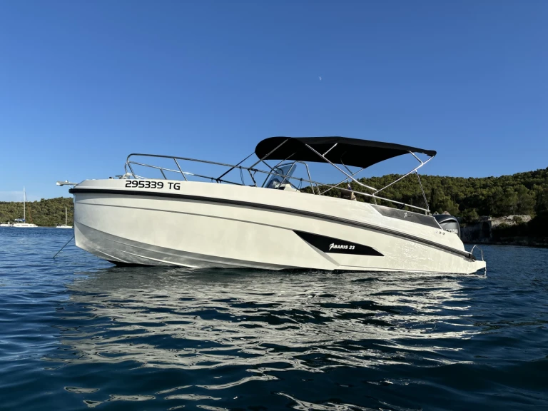Noleggiare una Arrow Arabis 23 Arrow Arabis 23 a Trogir