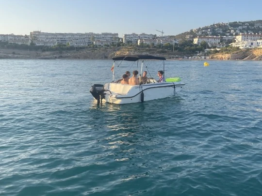 Noleggio barche Sitges economico Quicksilver 470 XS