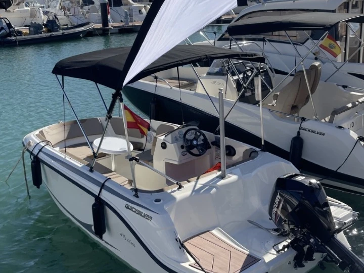 Noleggio Barca a motore con o senza skipper Quicksilver a Sitges