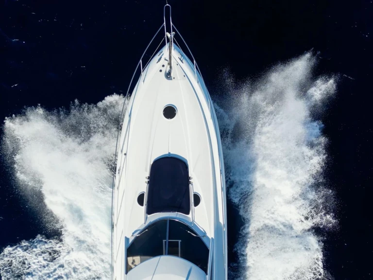 Noleggio Barca a motore Sunseeker con patente nautica