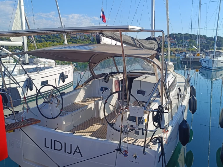 Noleggio barche Pola economico Sun Odyssey 380