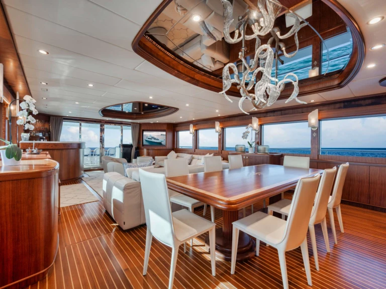Noleggio Yacht di lusso Johnson con patente nautica