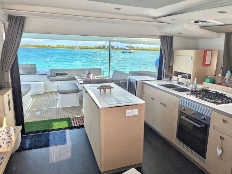 Yacht di lusso a noleggio a Frenchman's Cay al miglior prezzo
