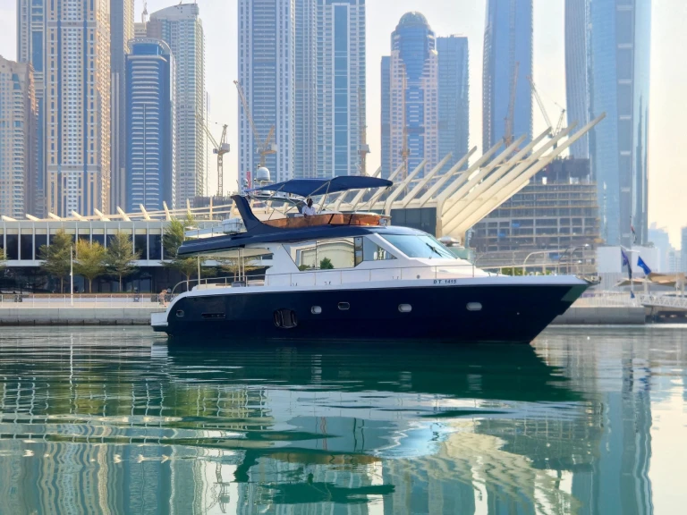 Yacht di lusso a noleggio a Dubai Marina al miglior prezzo