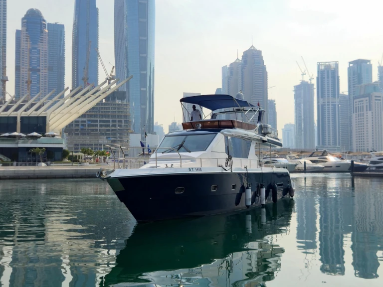 Custom Made custom da affittare a  Dubai Marina