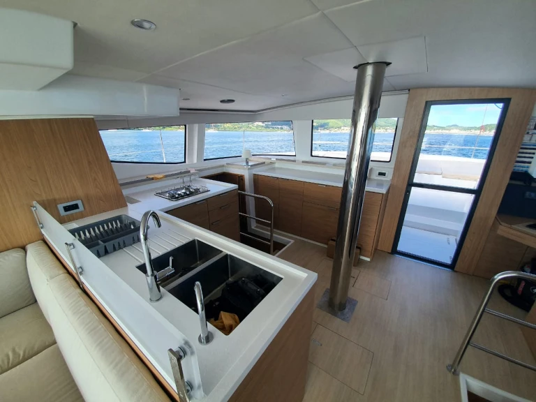 Noleggio Catamarano BALI 4.6 5 CABINES NUM 5 con patente nautica