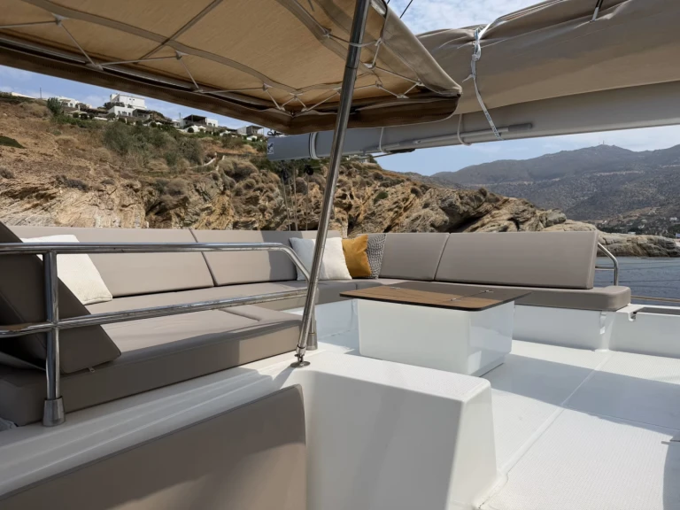 Noleggiare una Fountaine Pajot Aura 51 a Álimos