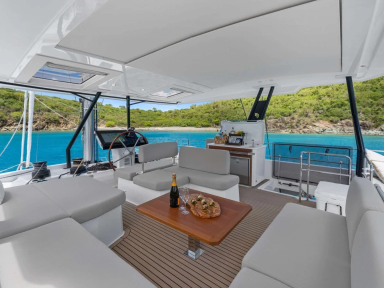 Fountaine Pajot PLUS 10 da affittare a  Saint Thomas Island
