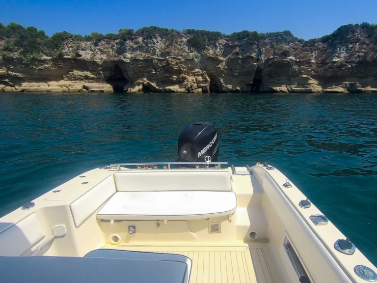 Noleggio a Napoli – Ranieri Evo13 su SamBoat