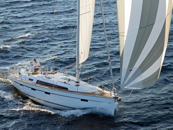 Bavaria Cruiser 41 da affittare a  Álimos