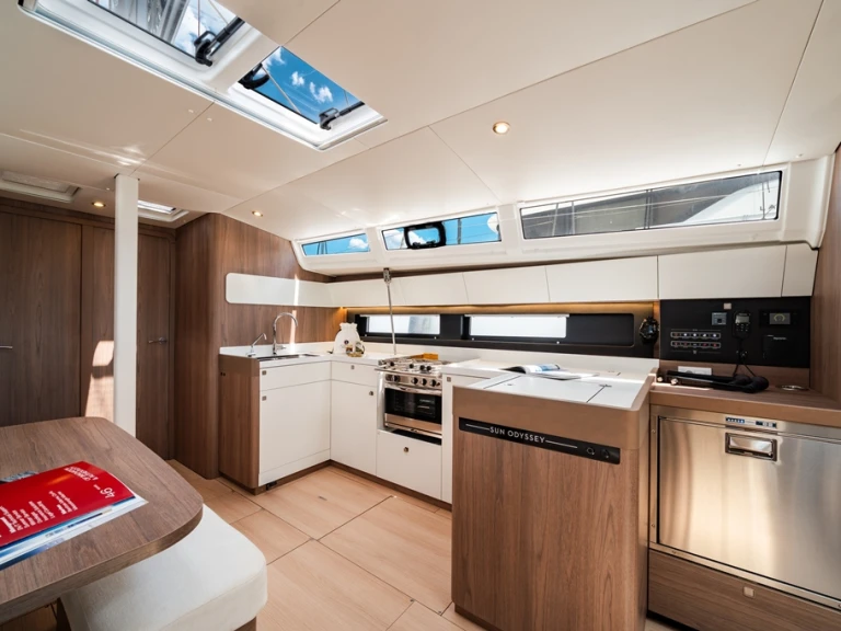 Noleggio barche Jeanneau Sun Odyssey 455 a Rodi (Citta) su Samboat