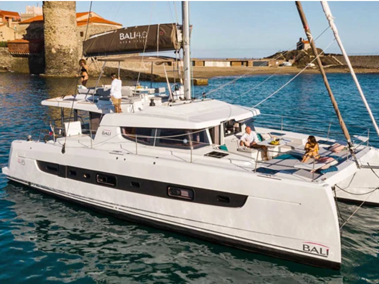 Noleggio Catamarano Bali con patente nautica