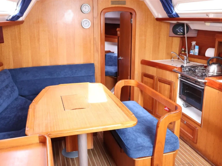 Noleggiare una Dufour Dufour 36 Classic a Oban