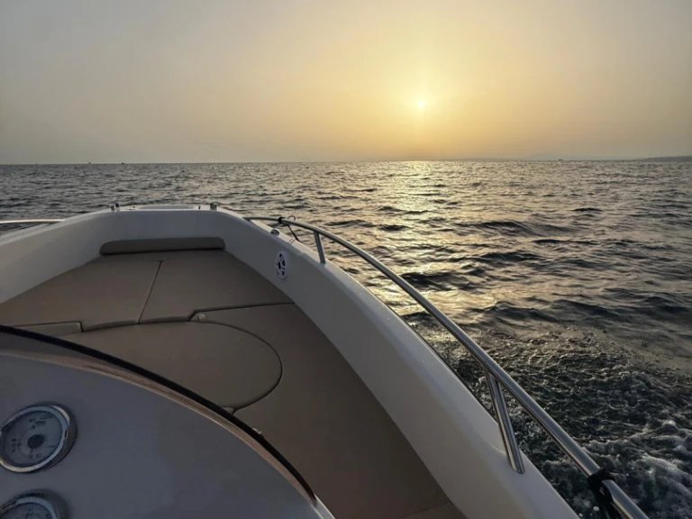 Noleggiare una Clear Open 6.50 a Marina di Stabia