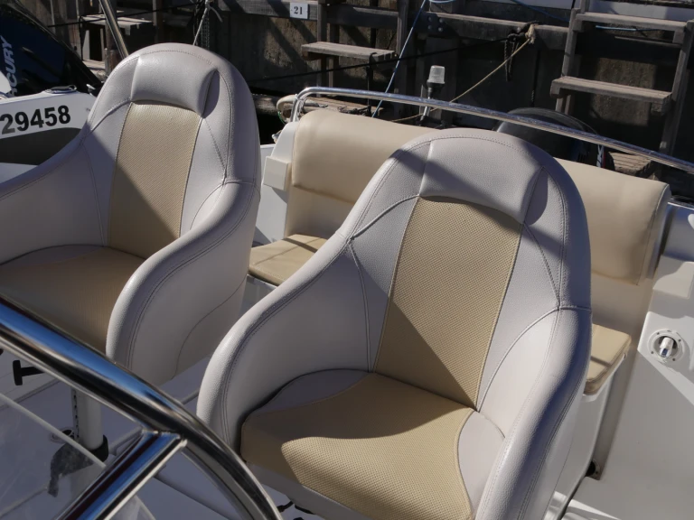 Noleggio Barca a motore Bénéteau con patente nautica