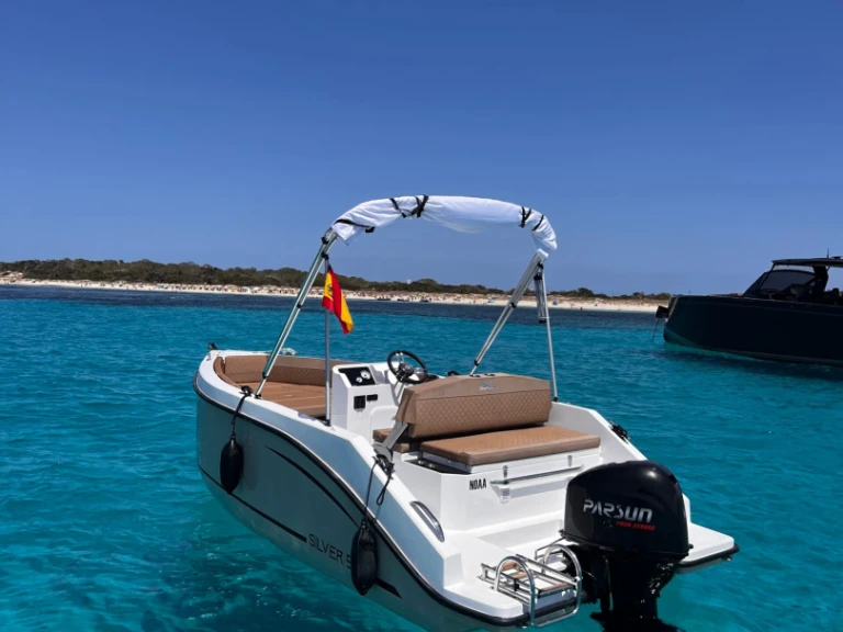Noleggiare una Silent Yachts 555 a Club Nàutic Ca'n Picafort