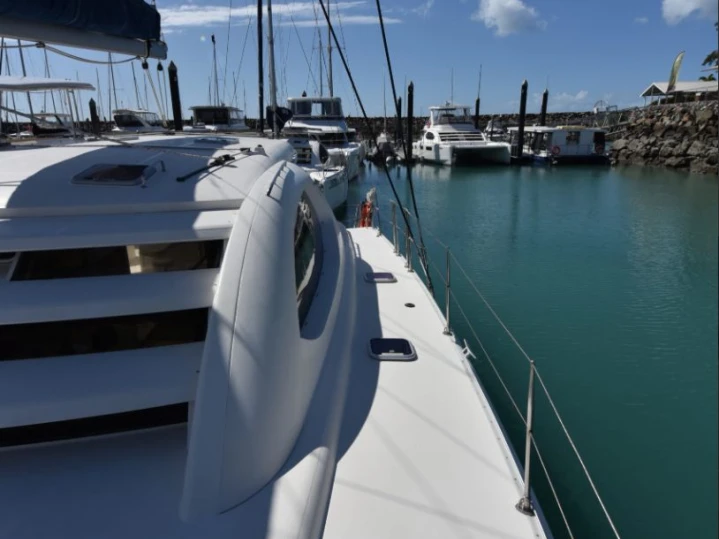Noleggiare una Leopard Catamarans / Robertson & Caine Leopard 46 - 4 cab. a Airlie Beach