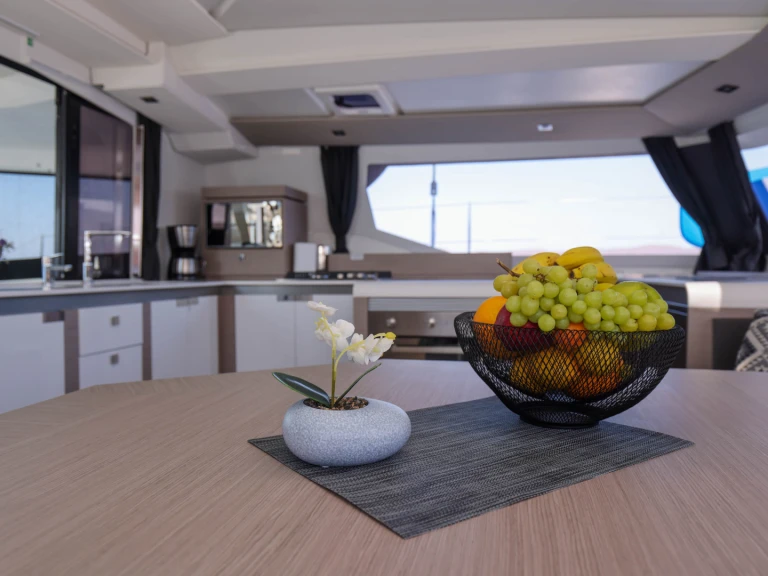 Noleggio barche Sámi economico Fountaine Pajot 47 TANNA LUX (GEN,AC,WATERMAKER)