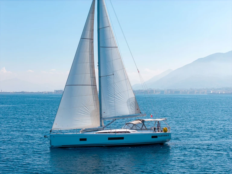 Noleggio barche Bénéteau Oceanis 51.1 a Olbia su Samboat